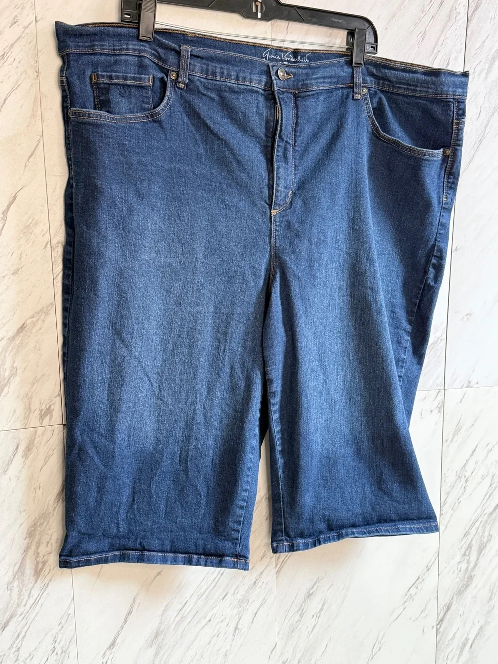 3/$50 Gloria Vanderbilt Amanda All Around Slimming Denim Bermuda Shorts 24W